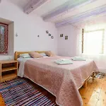 Pine Hill House Gračac