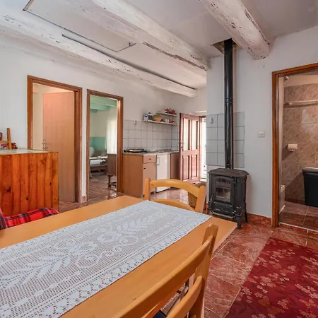 Pine Hill House בית נופש Gračac